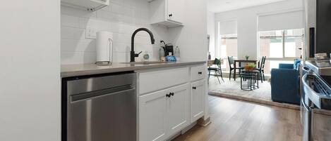 Kühlschrank, Esstisch