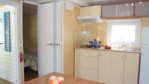 Fridge, microwave, stovetop