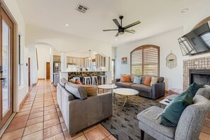 Téléviseur, foyer, bureau