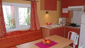 Fridge, microwave, stovetop