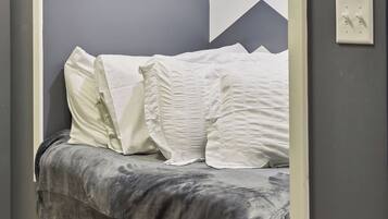 4 makuuhuonetta, työpöytä, silitysrauta/-lauta, ilmainen Wi-Fi