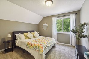 4 makuuhuonetta, työpöytä, silitysrauta/-lauta, ilmainen Wi-Fi