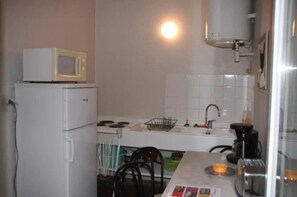 Fridge, microwave, stovetop