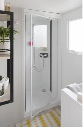 Bathroom - ZEcamping 4* familial animaux acceptés animé équitation (Saint-Rome-de-Tarn)