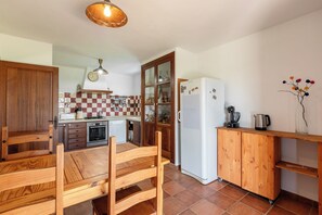 Fridge, microwave, dishwasher, toaster