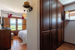 2 chambres, fer et planche à repasser, accès Internet, draps fournis