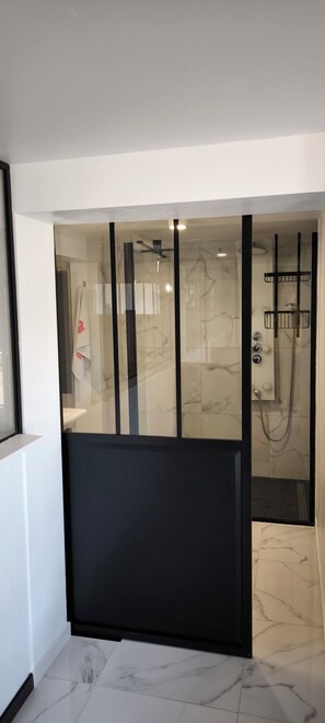 Bruser, hårtørrer, Sæbe, Shampoo