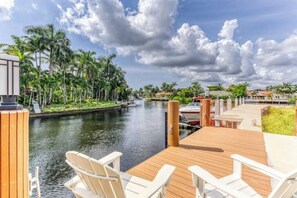Terrace/patio - Luxe Waterfront in Gated Community Fort Lauderdale (Fort Lauderdale)