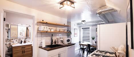 Refrigerador, microondas, horno, placa de cocina
