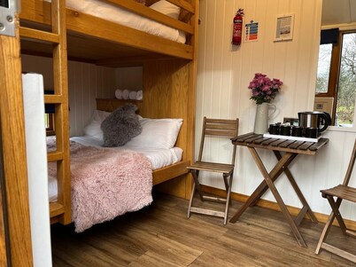 Cosy en suite shepherd hut on the grounds of Historic building Samlesbury Hall