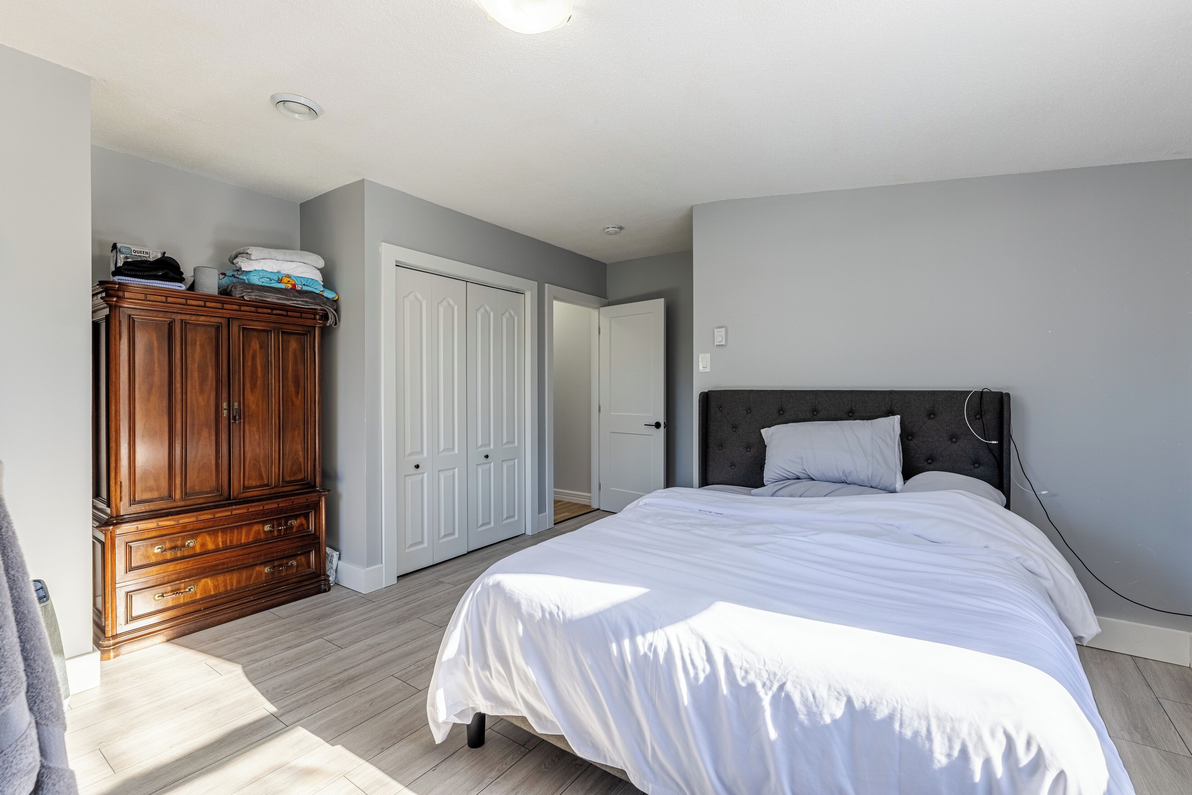 5 chambres, fer et planche à repasser, Wi-Fi, draps fournis