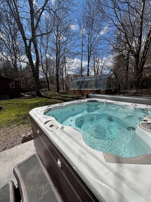 Bain à remous extérieur