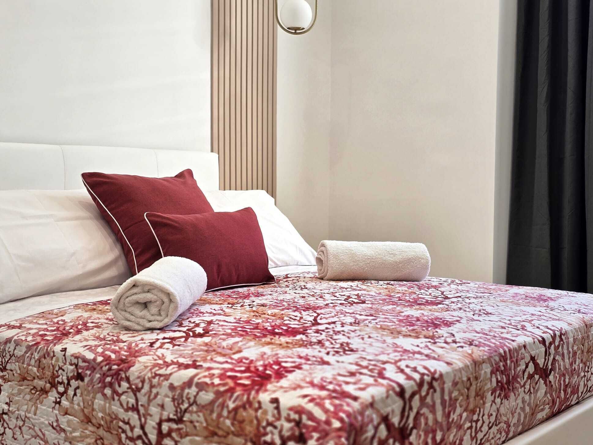 Chambre Triple Confort, vue partielle sur la mer | Minibar, coffres-forts dans les chambres