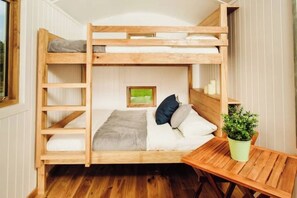 1 bedroom, bed sheets