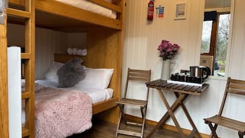 1 bedroom, bed sheets