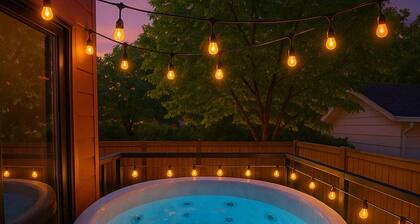 5BR-Luxury Retreat-HotTub-King Bed-Rogers Place/DT