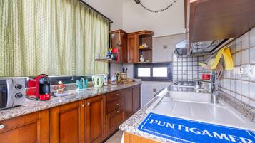 Mikrowelle, Ofen, Herdplatte, Geschirrspüler