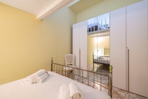 3 habitaciones, tabla de planchar con plancha, wifi y ropa de cama 