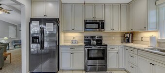Spacious waterfront house w/deck, fire pit & grill, dog-friendly
