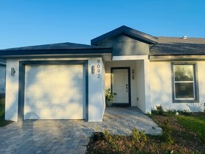 Exterior - "Dream on vacation" (Port Charlotte)