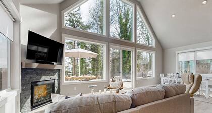 Serene Lummi Island Retreat with hot tub, stunning water & Mt. Baker Views