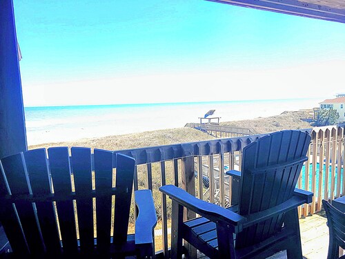 Duck Tales - Oceanfront : Steps from the beach : Newly renovated!