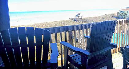 Duck Tales - Oceanfront : Steps from the beach : Newly renovated!