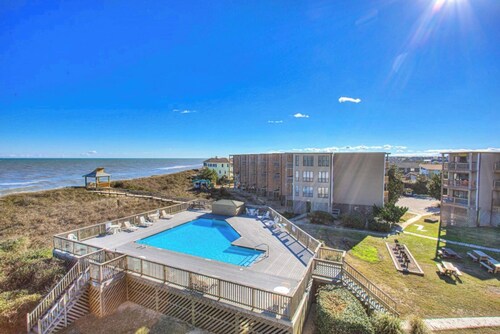 Duck Tales - Oceanfront : Steps from the beach : Newly renovated!