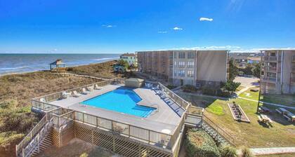 Duck Tales - Oceanfront : Steps from the beach : Newly renovated!
