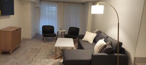 Smart TV - Spacious English Basement Retreat in Adams Morgan - Steps to Nightlife and Dining (Washington)