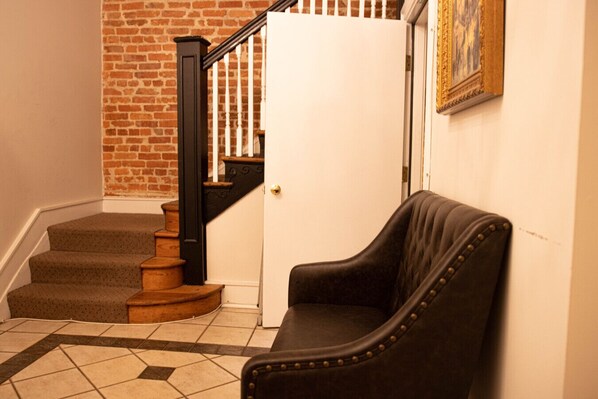 Interior - Spacious English Basement Retreat in Adams Morgan - Steps to Nightlife and Dining (Washington)