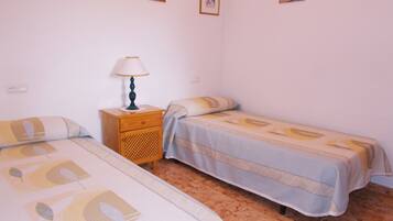 1 bedroom, bed sheets