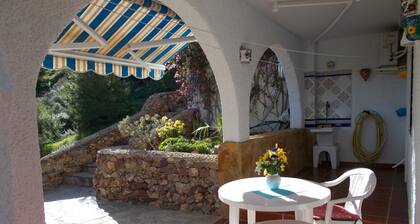 EL ALGARROBO Petit studio avec agreable jardin proche de la mer