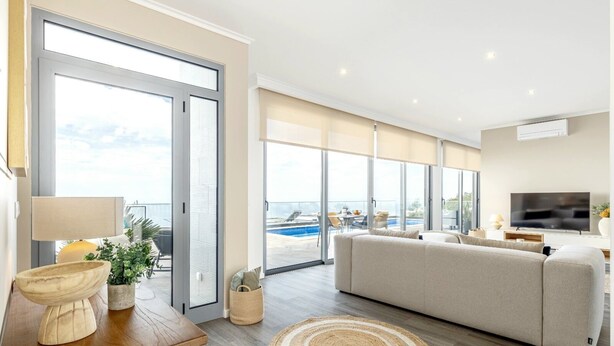 Smart TV - Villa Serenity - Pool & Sea View (Prazeres)