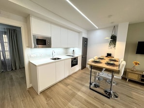 Fridge, microwave, oven, stovetop
