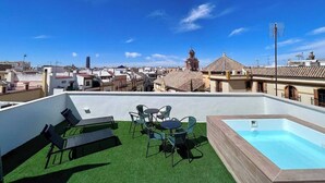 Outdoor spa tub - 0A Leyenda Del Hereje - Luxury in the historic Center (Seville)