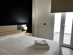 1 habitación, tabla de planchar con plancha, wifi y ropa de cama 