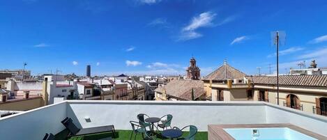 Bañera de hidromasaje al aire libre