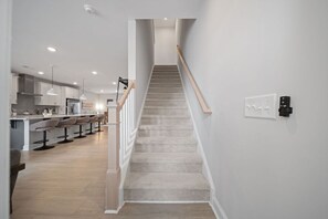 Apartemen | 4 kamar tidur dan meja kerja