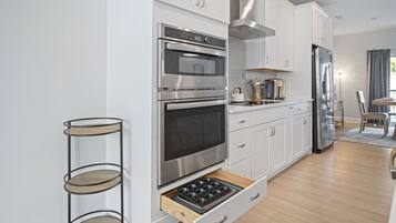 Apartment | 4 bedrooms, desk