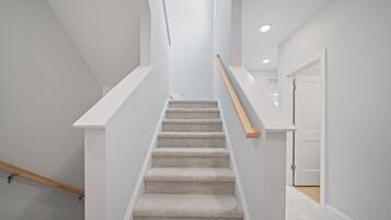 Apartemen | 4 kamar tidur dan meja kerja