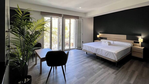 1 habitación, tabla de planchar con plancha, wifi y ropa de cama 