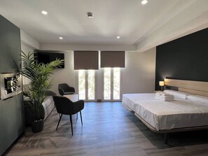1 habitación, tabla de planchar con plancha, wifi y ropa de cama 