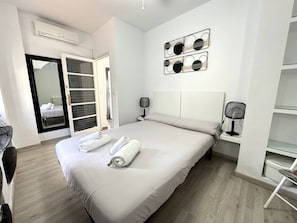 2 habitaciones, tabla de planchar con plancha, wifi y ropa de cama 
