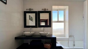 Unclassified image, 4 of 20, button - K.C 727 - Apartment near the train station great location (Seville)
