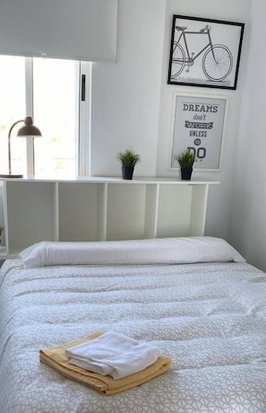 3 bedrooms, iron/ironing board, WiFi, bed sheets