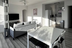 Interior - K.C 721 - Apartment near the train station (Seville)