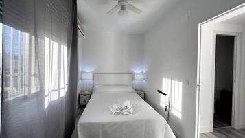 3 chambres, fer et planche à repasser, Wi-Fi, draps fournis