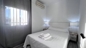 3 slaapkamers, een strijkplank/strijkijzer, wifi, beddengoed