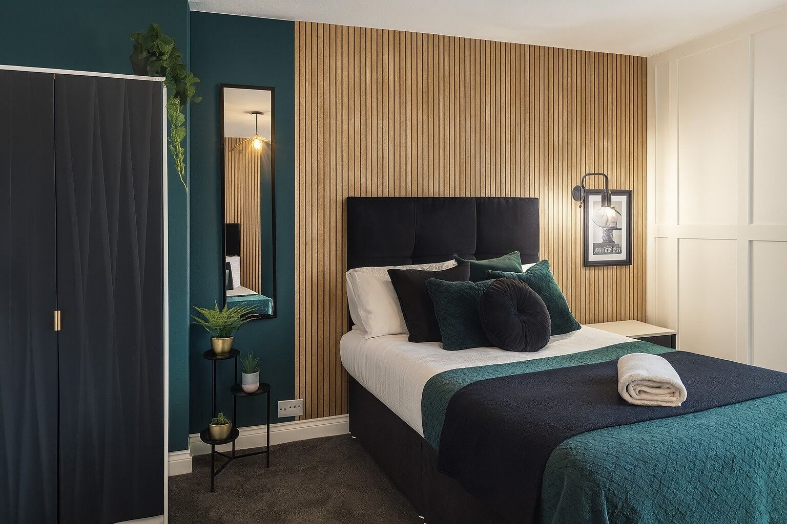 2 bedrooms, iron/ironing board, internet, bed sheets